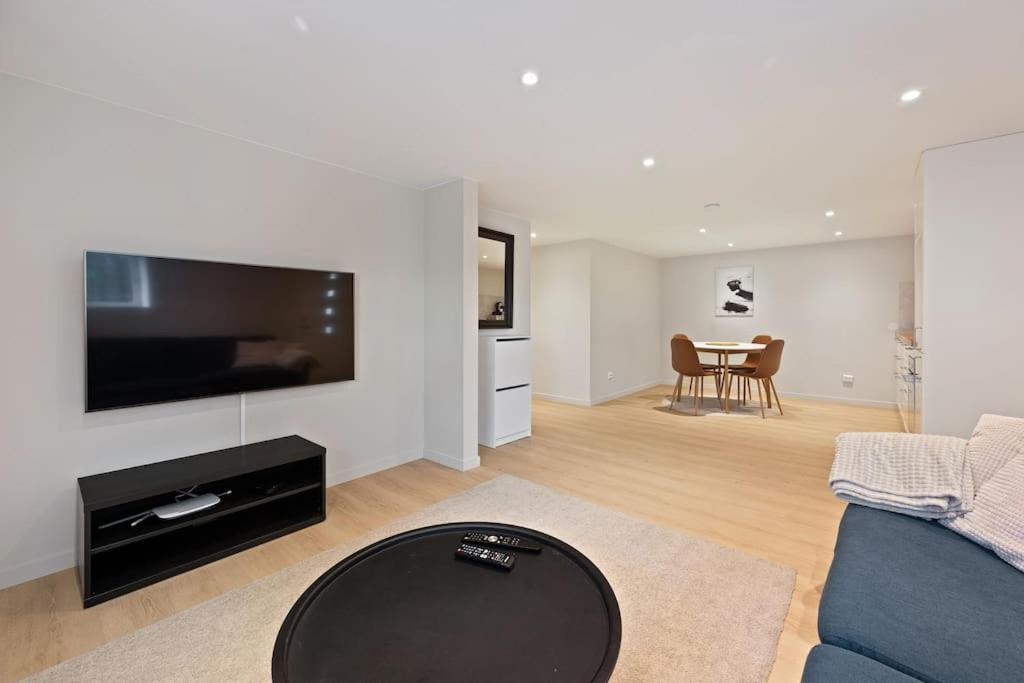 Practical Basement Apt With All Home Comforts Close To City Centre ستافانجر المظهر الخارجي الصورة
